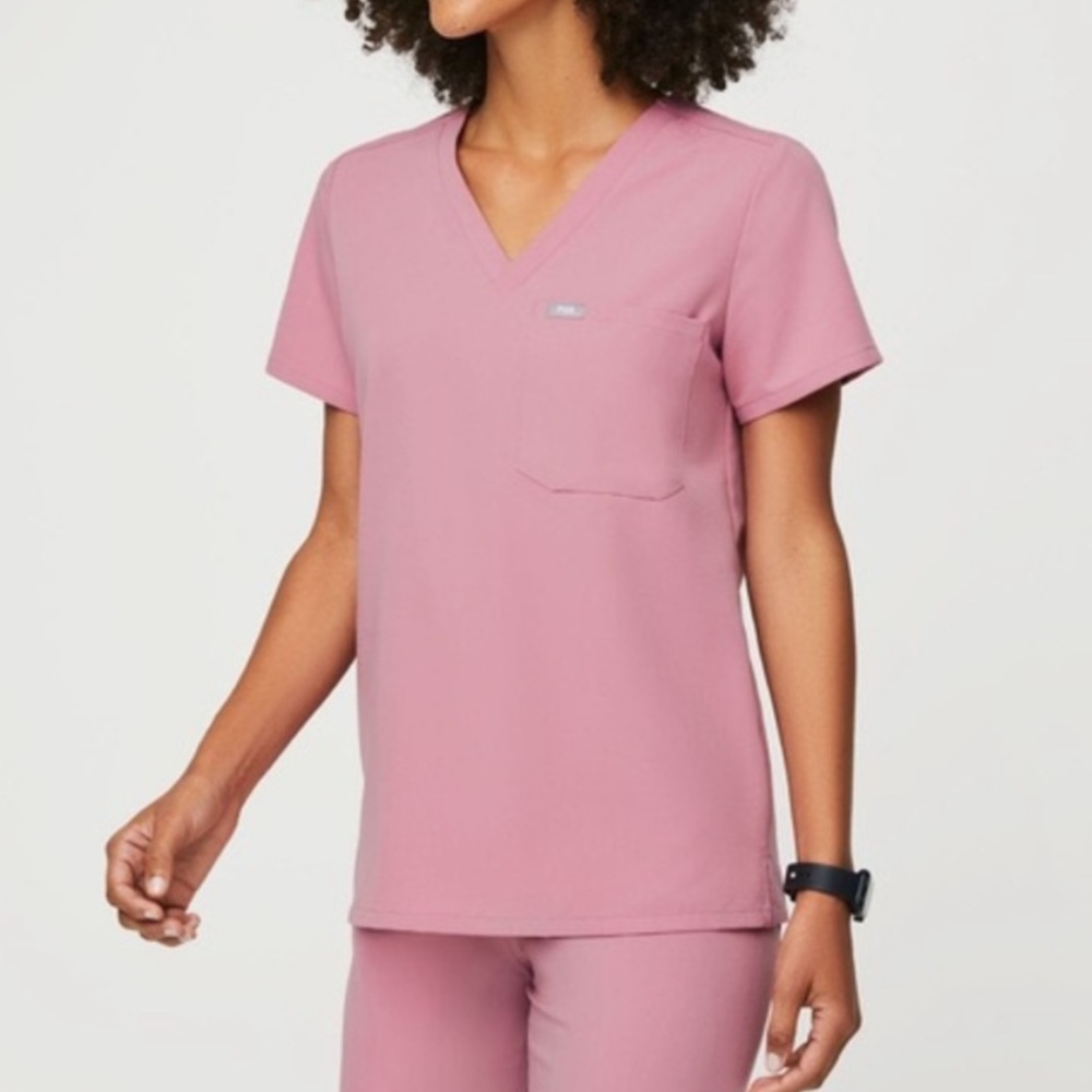 Figs Catarina Women's V-Neck Scrub Short Sleeve Fitted Top Chalk Pink XS - Picture 3 of 7
